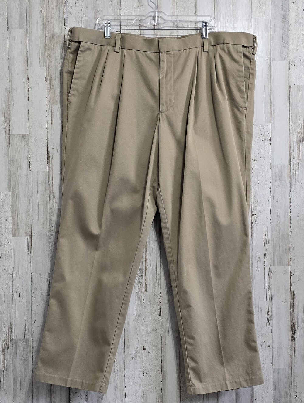 Dockers D3 Classic Fit Khaki Tan Pleated Chino Pants 44x32